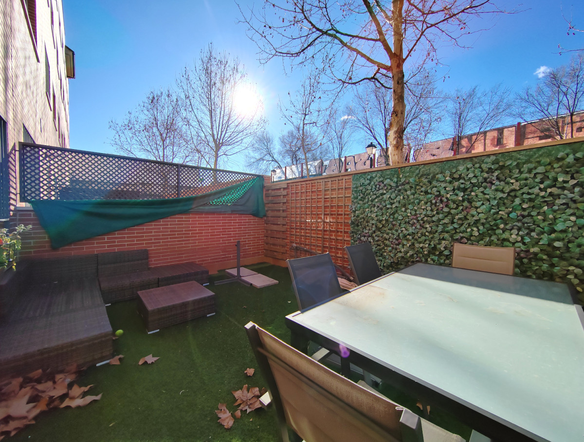foto de piso en venta, Piso bajo con terraza y garaje