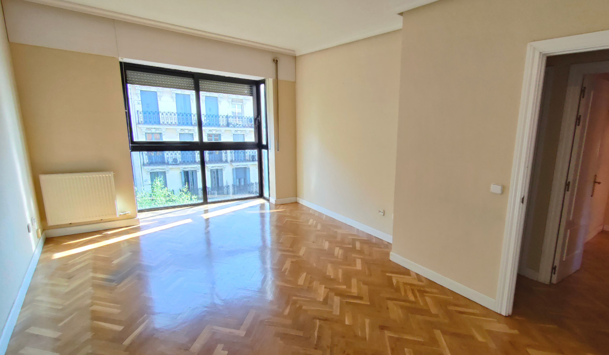 foto de piso en venta, Piso con garaje y ascensor en Chamberí