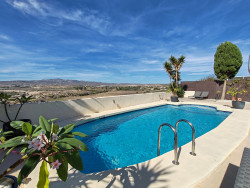 Chalet reformado de lujo en Turre