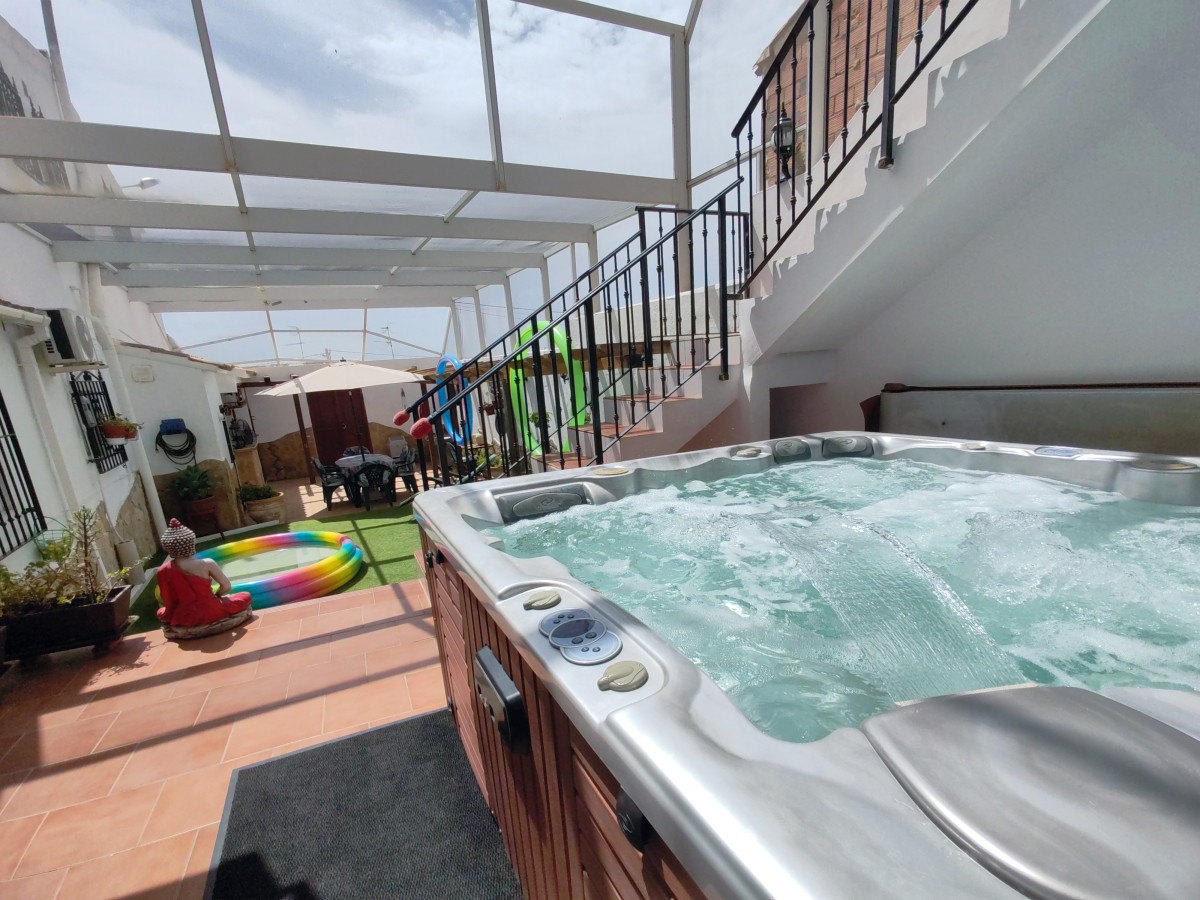 foto de piso en venta, House in Huércal-Overa with Jacuzzi, Bar & Rental Potential | Peaceful Setting, Almería