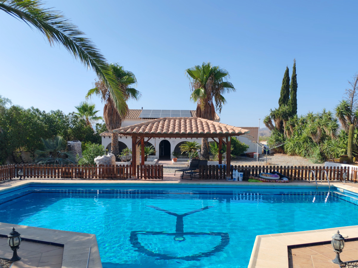 foto de piso en venta, Renovated Andalusian Villa in Huércal-Overa with Pool and 1Ha of Land