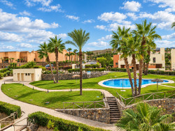 Apartamento dúplex en venta en Vera con solárium privado y piscina – Valle del Este
