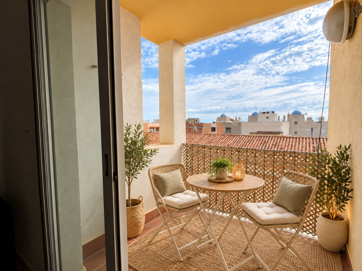 foto de piso en venta, Top-floor apartment for sale in Garrucha, Almería, with a parking space, steps from the harbour and the beach.
