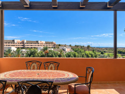 Ático dúplex en venta en Vera con solárium privado y piscina – Valle del Este
